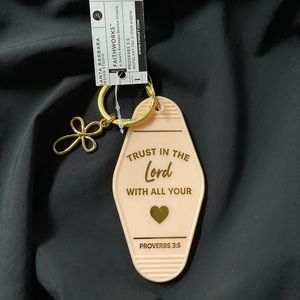 NEW~Trust in the Lord Vintage Style Pink Key Fob